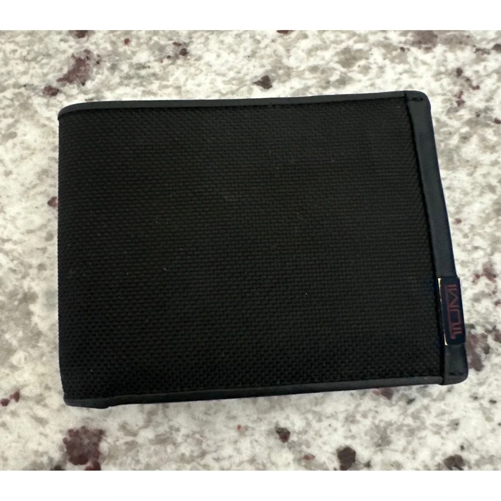 Tumi Alpha Global Black Wallet With Coin Pocket